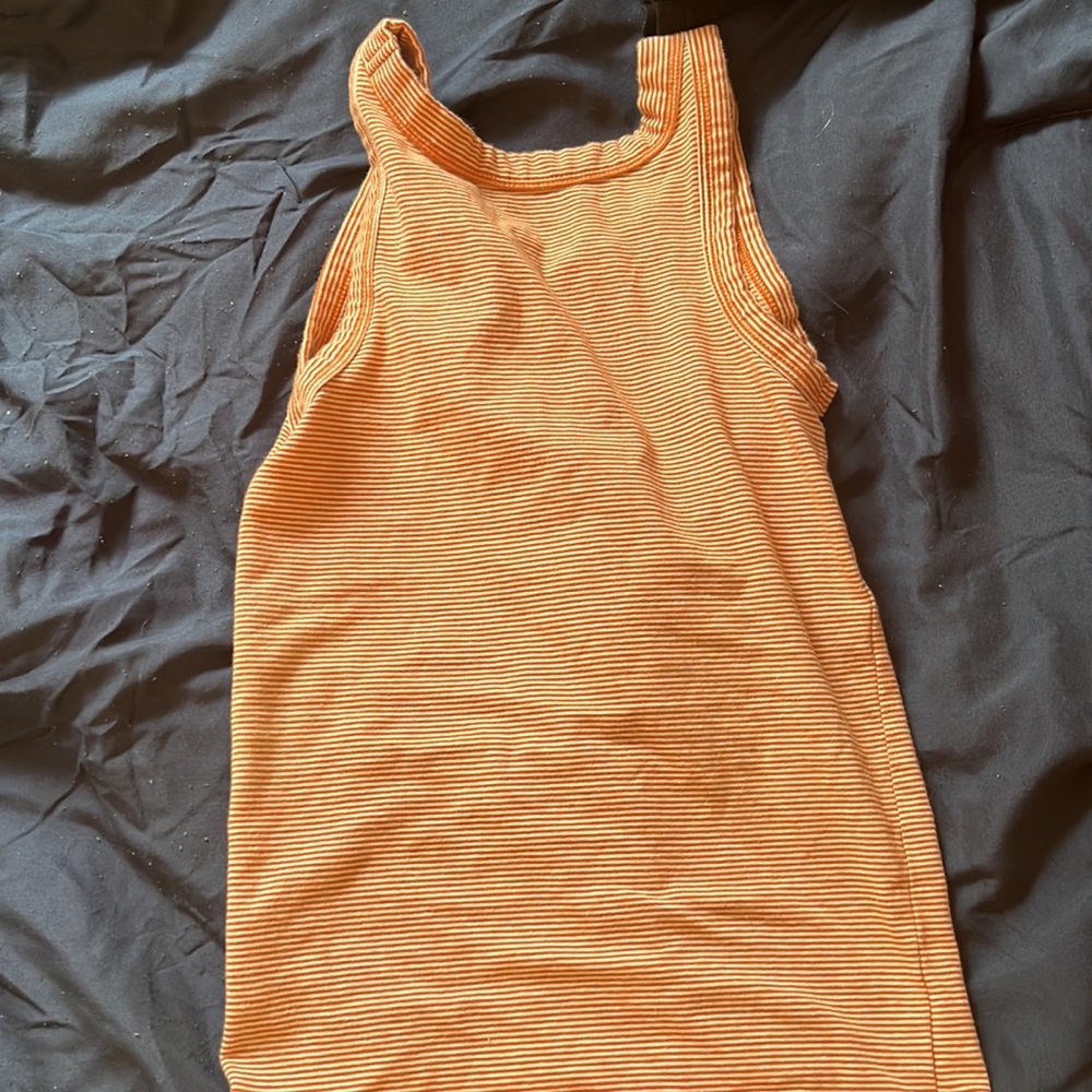 crop top - Picture 2 of 3